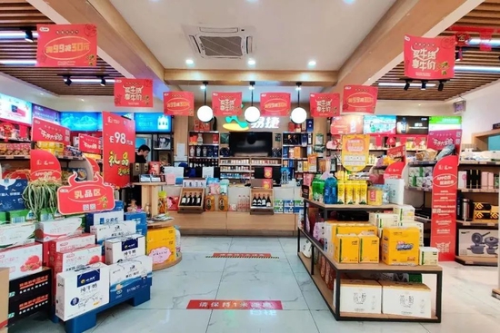 加油站里的便利店,一天進(jìn)賬2個(gè)億