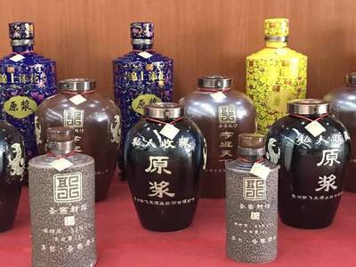 圣窖酒上海封壇品鑒會(huì) 嘉賓爭(zhēng)相搶購(gòu)窖藏老酒